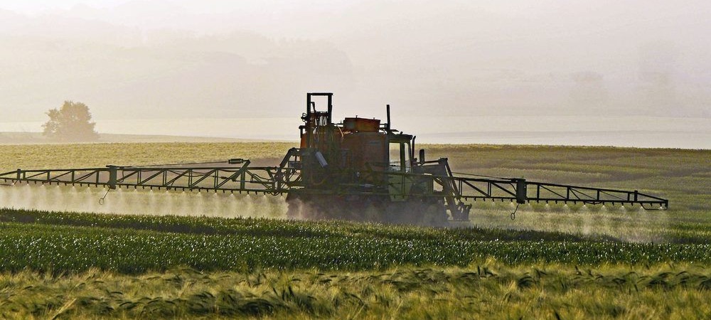 farm-sprayer-spraying-field-crops